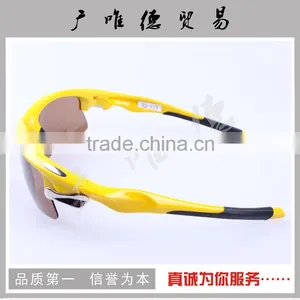 Latest Design Polarized Lens Glasses Generic Sunglasses thumbnail-3