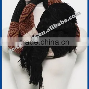 100% Acrylic Jacquard Pattern Fashion Scarf With Tassel thumbnail-1