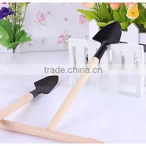 Mini Spade With Wooden Handle thumbnail-1