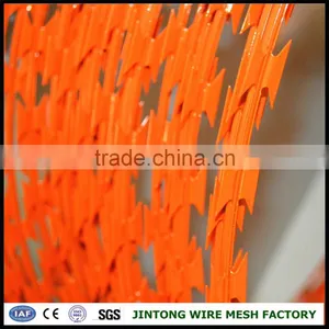 Crossed Welded Concertina Diamond Razor Wire Mesh Fence thumbnail-4