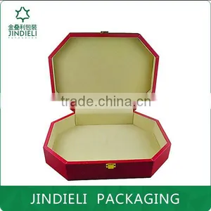 Mei Red Polygonal Beauty Leather Cosmetic Gift Box Packaging thumbnail-3