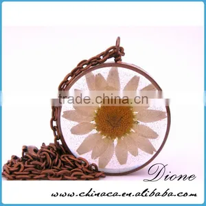 Low MOQ Resin Real Flower Necklace Herbarium Pendant thumbnail-5