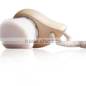 2015 Hot Sale Comma Shape Facial Cleansing Brush With Woodden Handle thumbnail-1