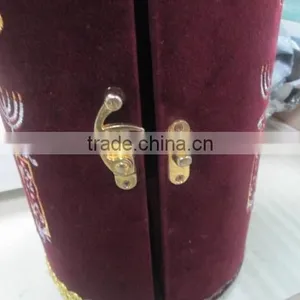 Unique Shape Creative Design Wooden Wine Box With Flannelette Covered thumbnail-4