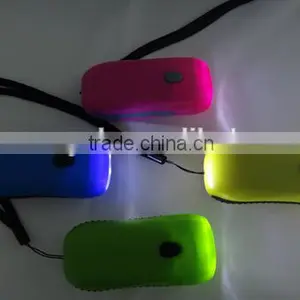 New 3LED Hand Crank Rechargeable Plastic Flashlight thumbnail-4