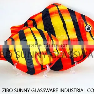 Free Happy Tropical Fish Plate Glass thumbnail-1