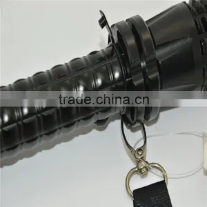 China Manufacturer Led Long Range Rechargeable Tactical Torch thumbnail-4