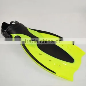 A Standard Scuba Diving Fin With Adjust Strap And Quick Release Buckles thumbnail-2
