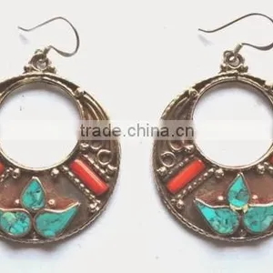 White Metal Ear Ring thumbnail-1
