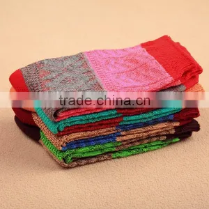 China Traditional Knitted Wholesale Polyester Stripped Sport Socks thumbnail-3