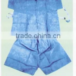 Disposable PP Non-woven Medical Short-sleeved Suits thumbnail-1