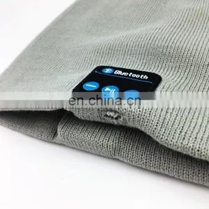 Custom Acrylic Reversible Blue Tooth Beanie Hat With Woven Label for Women thumbnail-2