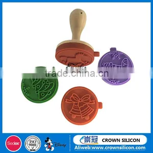 FDA High Quality Christmas Moose Shaped Wood Handle Custom Silicone Cookie Stamp thumbnail-4
