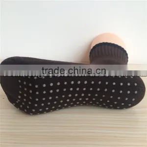 Hot Selling Non Slip Socks Yoga Socks Trampoline Socks Wth Silicone RubberIn Sole thumbnail-6