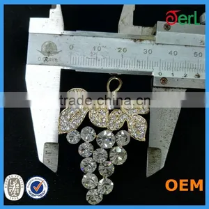 Wholesale Vivid Crystal Brooch Pin Small Rhinestone Brooch Fashion Grape Brooch thumbnail-2