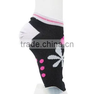 Black Flower Jacquard Ankle Socks thumbnail-1
