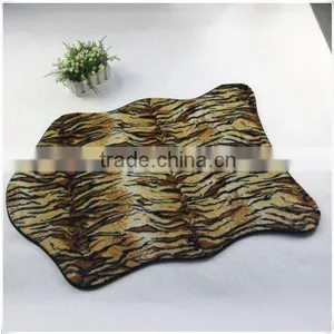 China Wholesale Fluffy Bedroom Rug Bath Mat Doormat Carpet Floor Bath Mat Luster Finish Chenille Door Mat thumbnail-1
