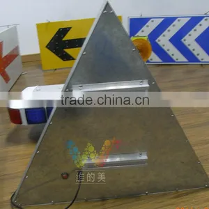 China Supplier Pavement Safety Slow Walk LED Traffic Road Warning Solar Road Sign thumbnail-2