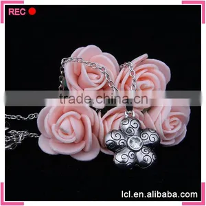 Fashionable New Design Necklace, Flowers Shaped Charm Necklace Designs thumbnail-1