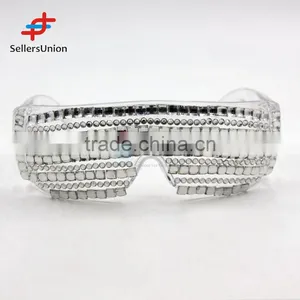 2017 Hottest Sale No.1 Yiwu Export Commission Agent Wholesale Silver Decorative Glasses for Performance thumbnail-1