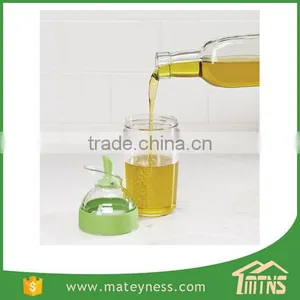 Salad Dressing Shaker Bottle thumbnail-5