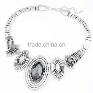 Hot!china Wholesale Fashion American and European Popular Exquisite Noble Crystal Silver Alloy Oval Charm Statement Necklace thumbnail-4