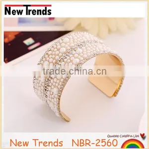 New Arrival Hot Sale Gold Rhinestone and Pearl Bangle thumbnail-3