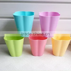 Colorful Flower Shaped Plastic Drinking Cup thumbnail-1