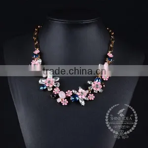 High Quality Vintage Rhinestone Flower Chunky Statement Necklace Tin Alloy Fashion Women Pendant Necklace 6390133 thumbnail-1
