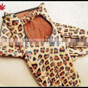 Short Women's Light Brown Leopard Opening the Back of the Gloves of Driving thumbnail-1