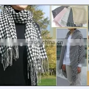 Polyester Classical Design Shawl Scarf thumbnail-1