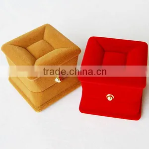China Supplier Velvet Jewelry Box Custom Logo Luxury Ring Box Velvet thumbnail-3