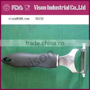 High Quality Stainless Steel Vegetable Peeler (SG133) thumbnail-1