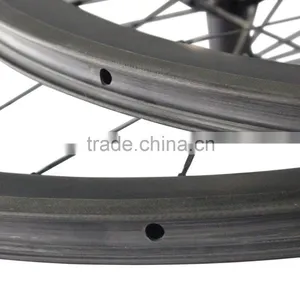 China Suppliers OEM 700C Carbon Clincher Tubeless Ready 25mm Width Road Rims Road Bike Wheels thumbnail-3