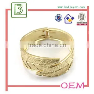 Diamond Studded Gold Jewellery Bangles thumbnail-1