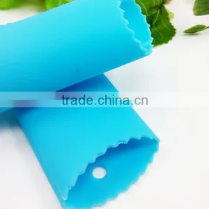 Time Saving Silicone Garlic Peeler thumbnail-5