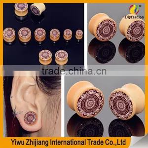 Concave Red Saba Wood Ear Plugs thumbnail-4
