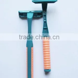 Twin Blade Safety Shaving Razor thumbnail-3
