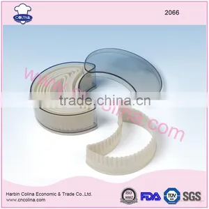 Plastic Biscuit Cutter Wavy Edge Nylon Moon Shape Cookie Cutter thumbnail-1