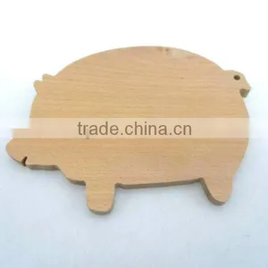 Aroma Cedar Pig Shaped Fruit Cutting Board for Kids thumbnail-1