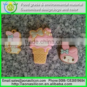 China Factory Wholesale Silicone Kids Love Cute Chobar Cartoon Keychain thumbnail-1