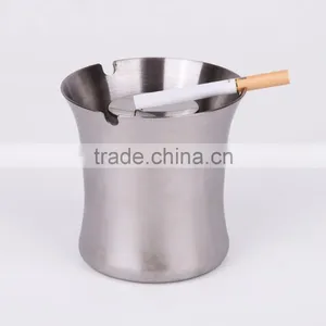 Popular Round Shape Portable Cigarette Ashtray thumbnail-3