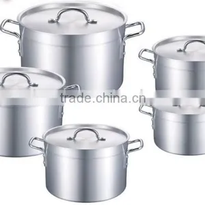 Aluminium Dutch Oven With Lid thumbnail-1