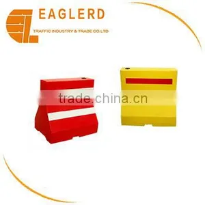 Plastic Water Filled Traffic Road Barrier thumbnail-1