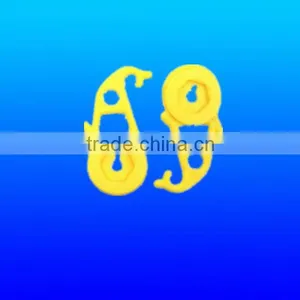 Plastic Tarp Clips thumbnail-1