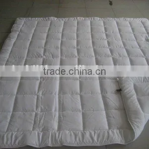 100 % Polyester Micro Fabric Quilt thumbnail-1