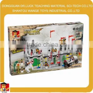 Factory Outlet Empire Castle Plastic Block Toy Set thumbnail-1