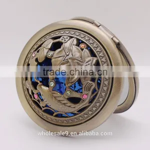 Metal Hollow Out Folding Pocket Mirror thumbnail-2