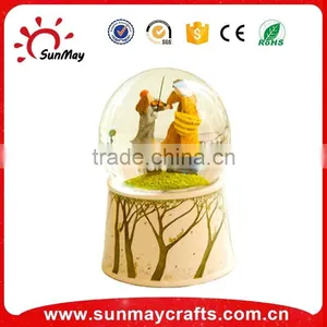 Snow Globe of Polyresin Craft thumbnail-4