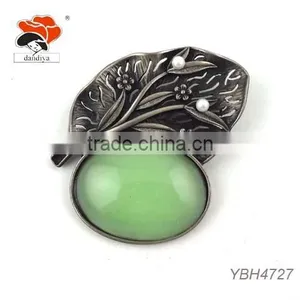 Dignified Fashion Engraved Alloy Pearl Green Resin Vintage Leaf Booch Jewelry thumbnail-1